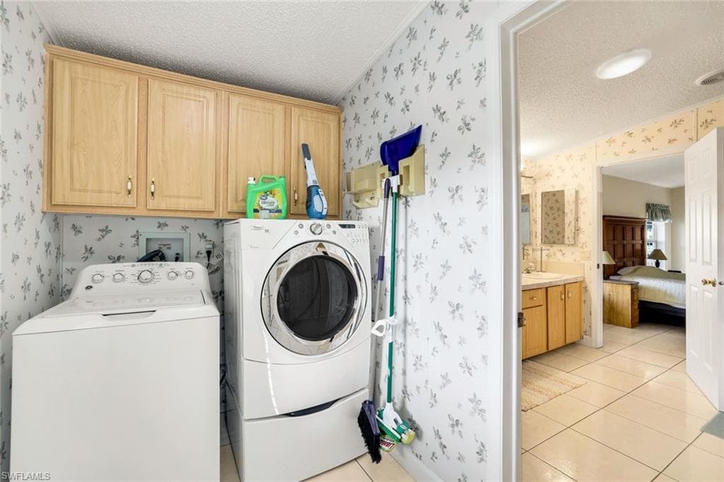 255 Riverwood Rd, Naples, FL 34114-13