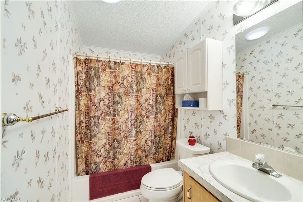 255 Riverwood Rd, Naples, FL 34114-17