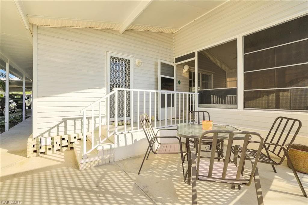 255 Riverwood Rd, Naples, FL 34114-23