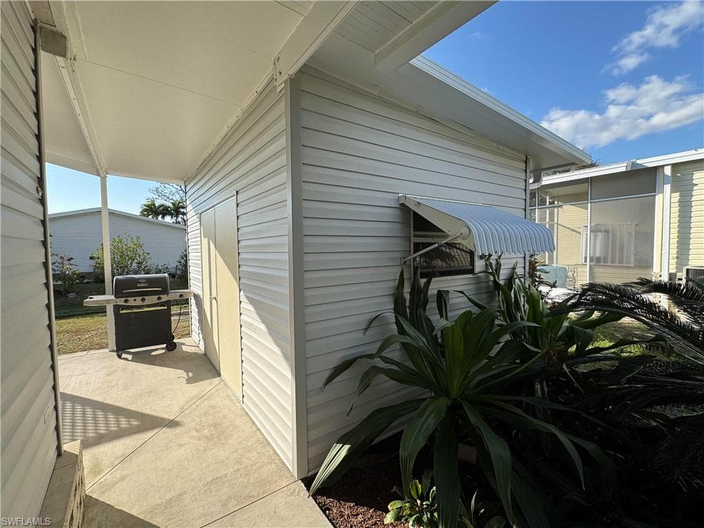 255 Riverwood Rd, Naples, FL 34114-24