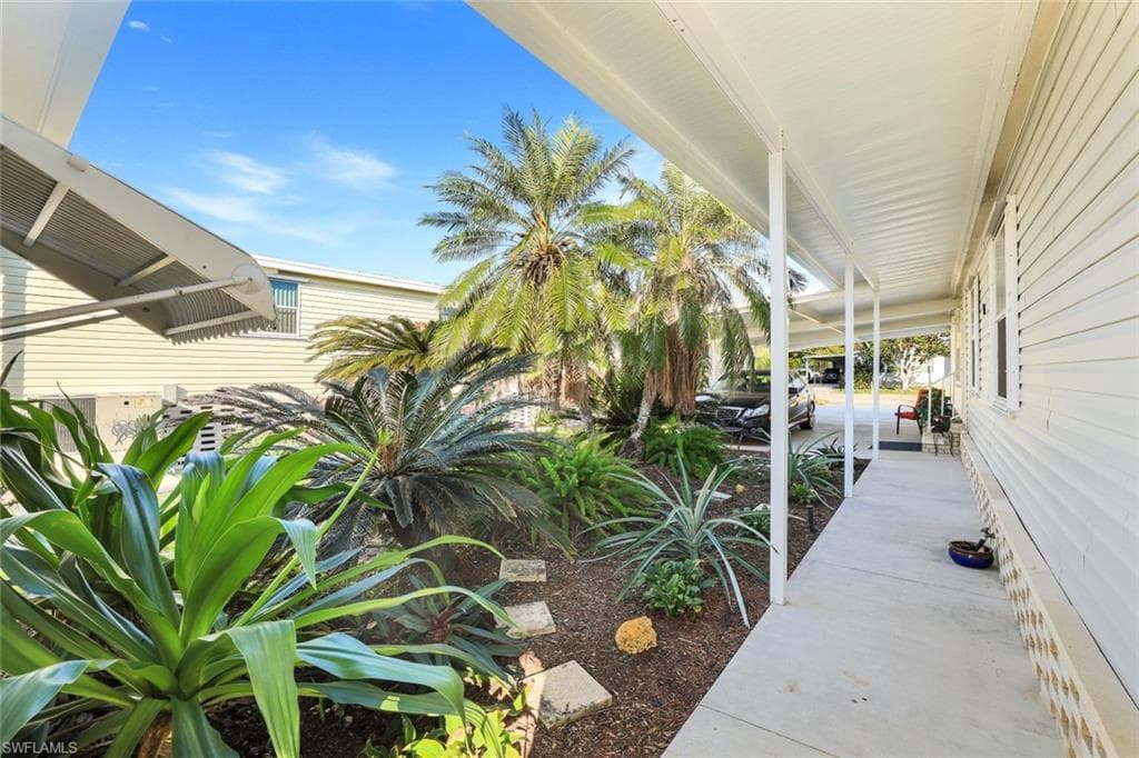 255 Riverwood Rd, Naples, FL 34114-26