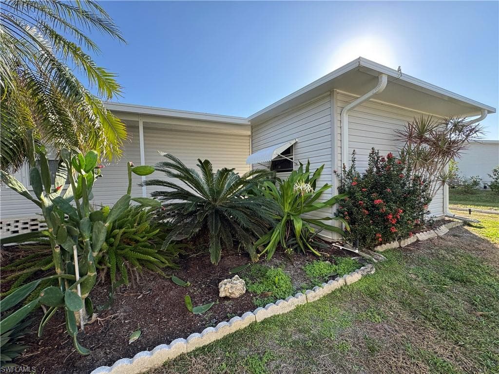 255 Riverwood Rd, Naples, FL 34114-29