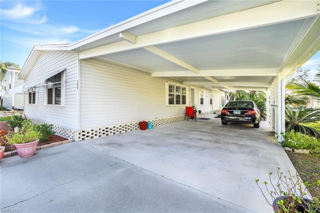 255 Riverwood Rd, Naples, FL 34114-30