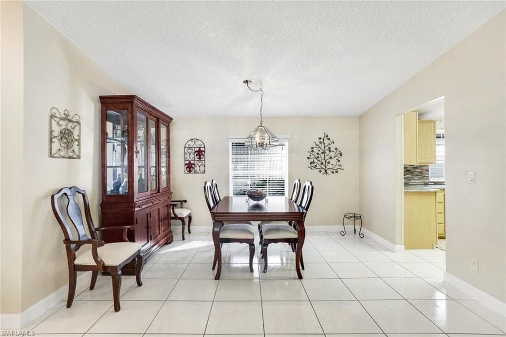 255 Riverwood Rd, Naples, FL 34114-5