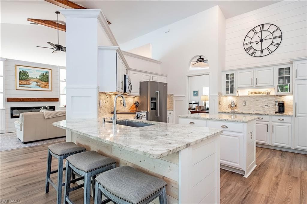 6538 Chestnut Cir, Naples, FL 34109-9