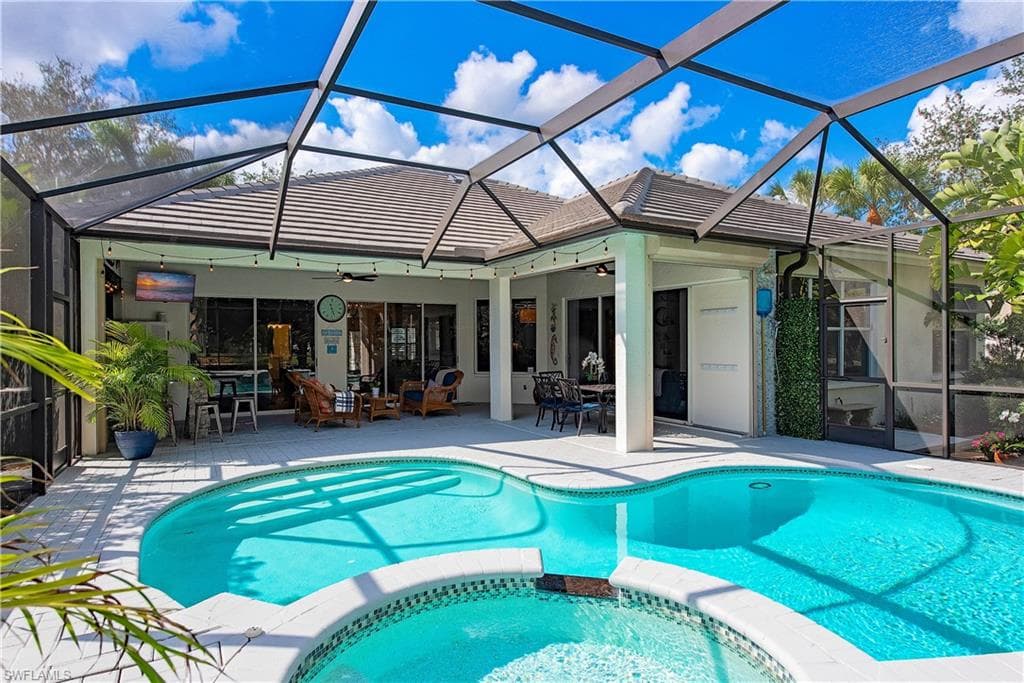 6538 Chestnut Cir, Naples, FL 34109-3