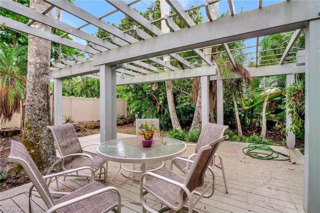 816 104th Ave N, Naples, FL 34108-27