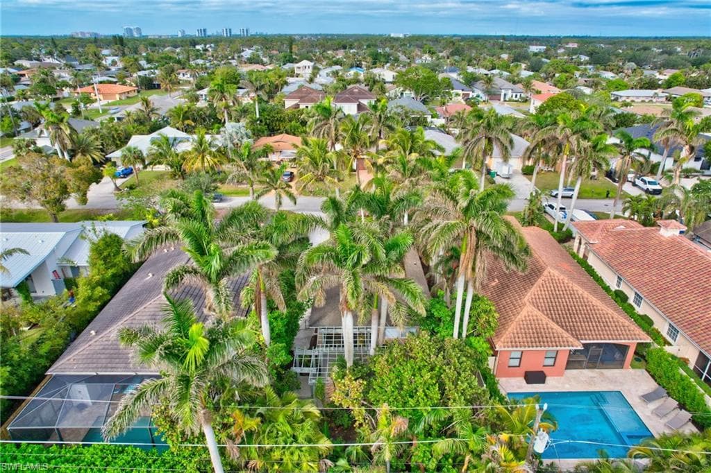 816 104th Ave N, Naples, FL 34108-29