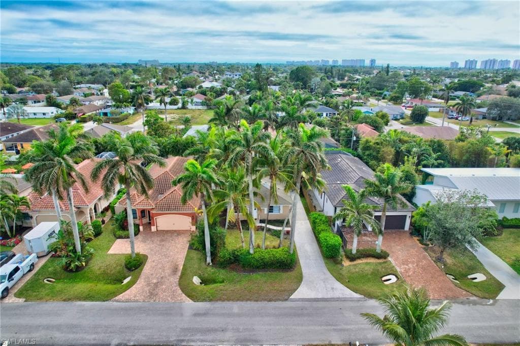 816 104th Ave N, Naples, FL 34108-34