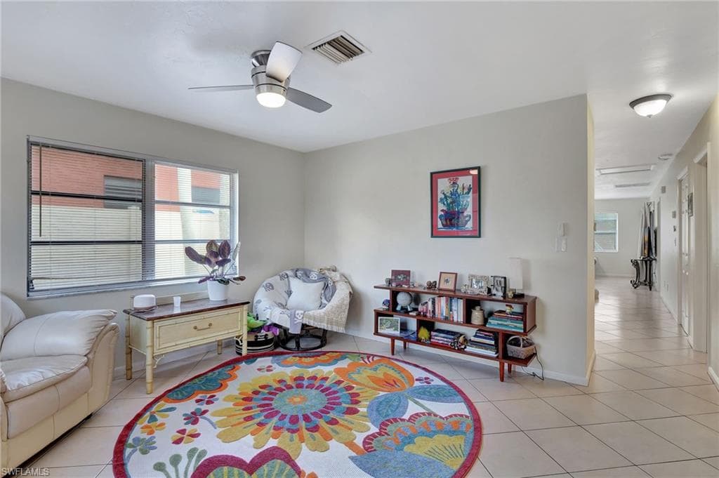 816 104th Ave N, Naples, FL 34108-5