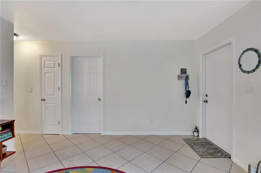 816 104th Ave N, Naples, FL 34108-7