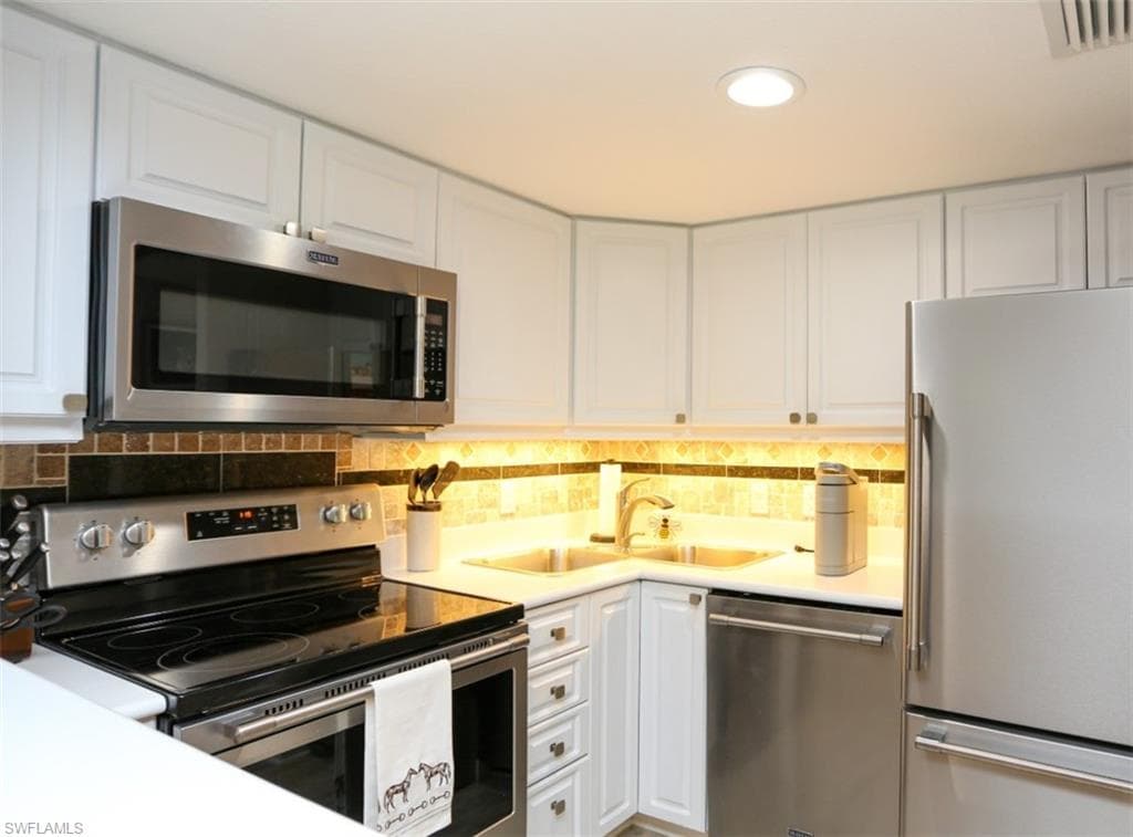 950 7th Ave S 23, Naples, FL 34102-11