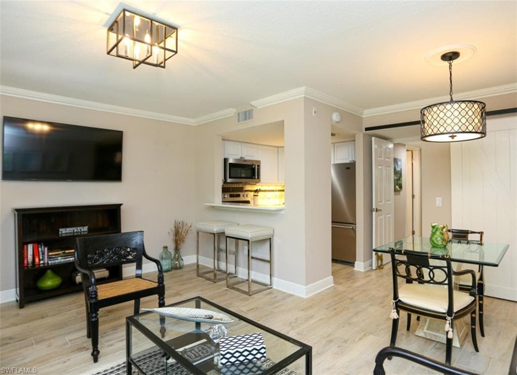 950 7th Ave S 23, Naples, FL 34102-1