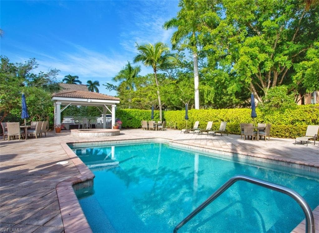 950 7th Ave S 23, Naples, FL 34102-20