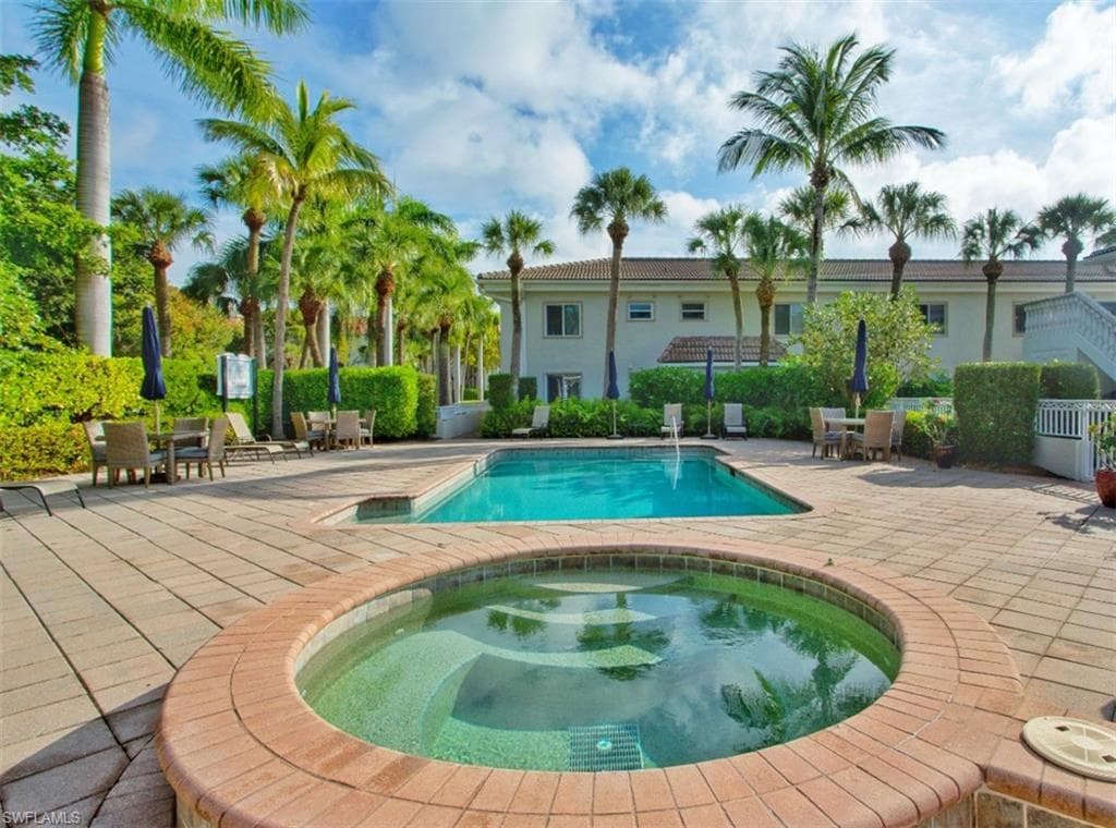 950 7th Ave S 23, Naples, FL 34102-21