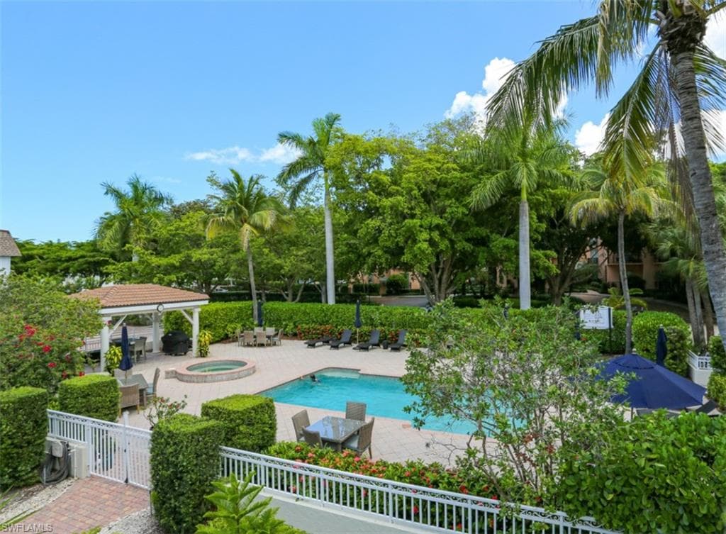 950 7th Ave S 23, Naples, FL 34102-22