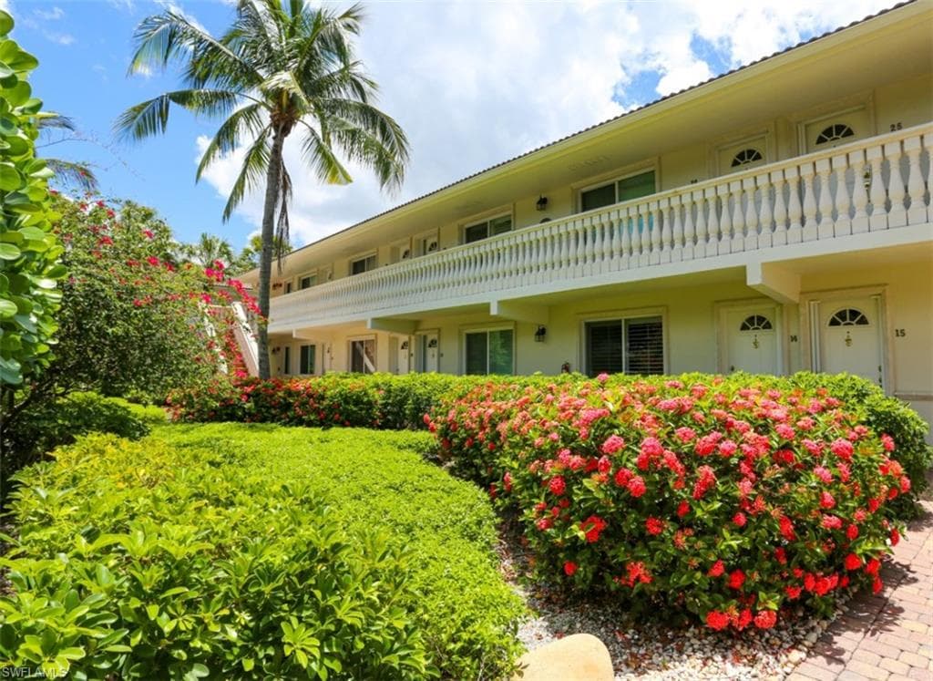 950 7th Ave S 23, Naples, FL 34102-3