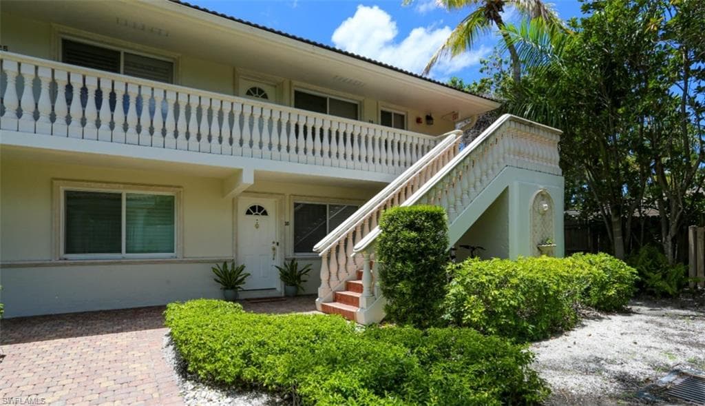 950 7th Ave S 23, Naples, FL 34102-4
