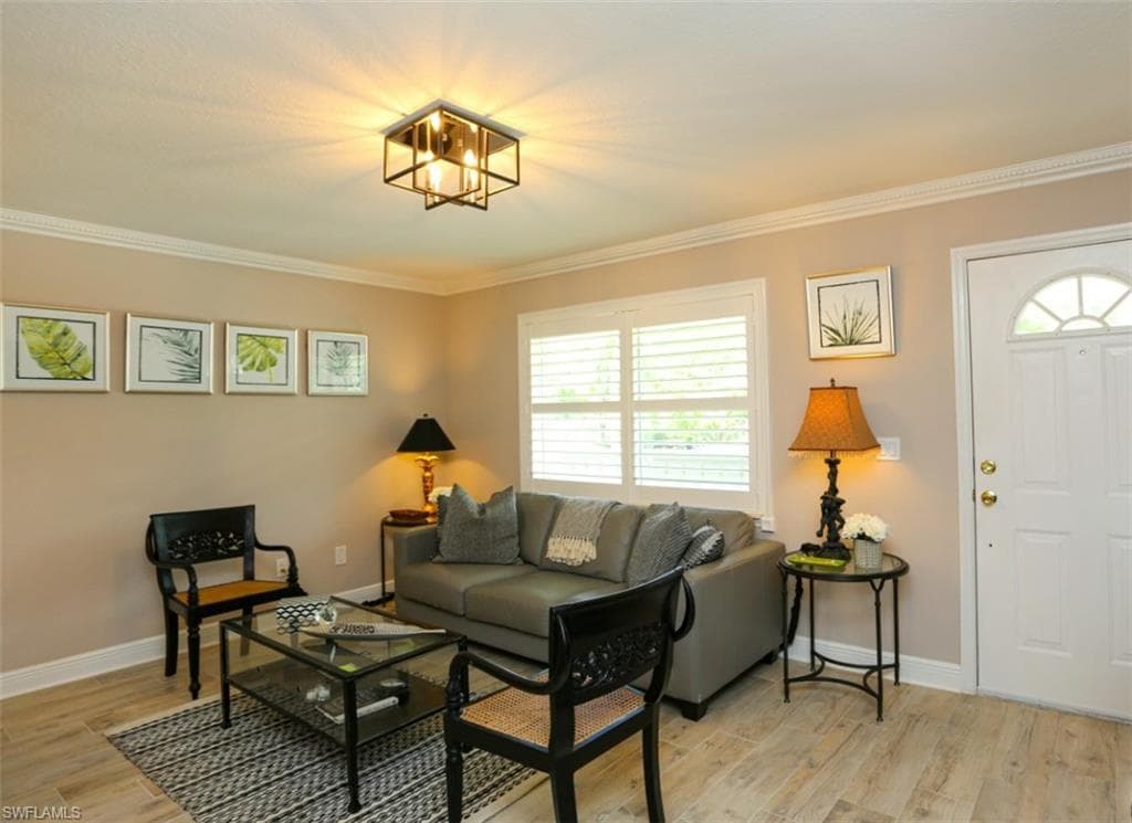 950 7th Ave S 23, Naples, FL 34102-8