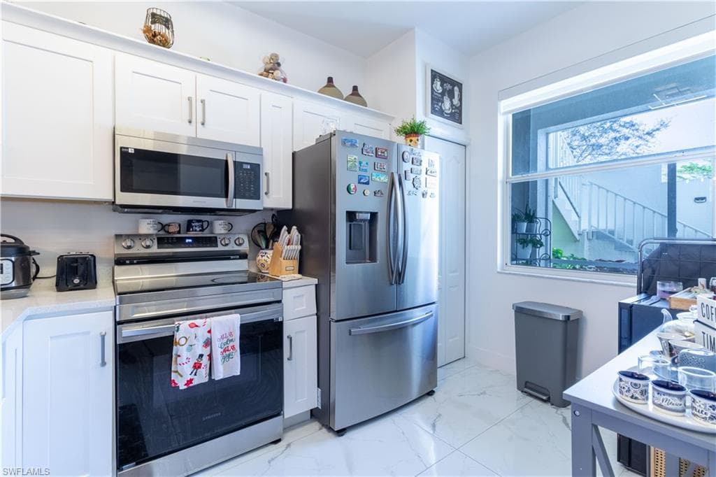 1024 Mainsail Dr 512, Naples, FL 34114-6