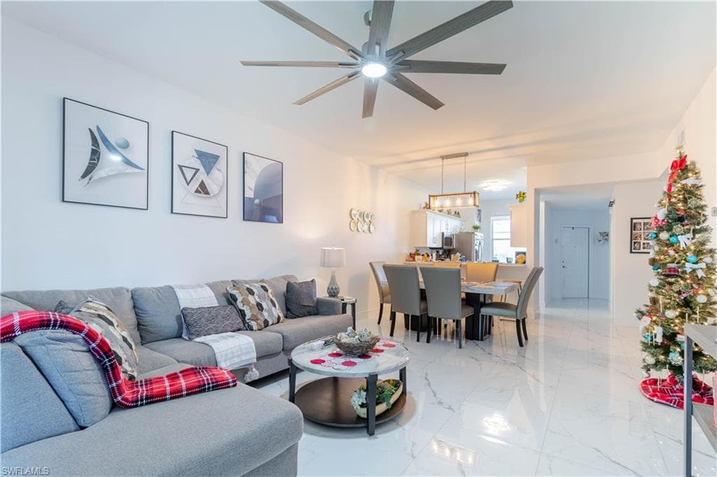 1024 Mainsail Dr 512, Naples, FL 34114-8