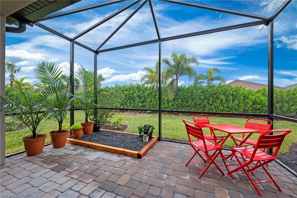 15549 Vittorio St, Naples, FL 34114-15