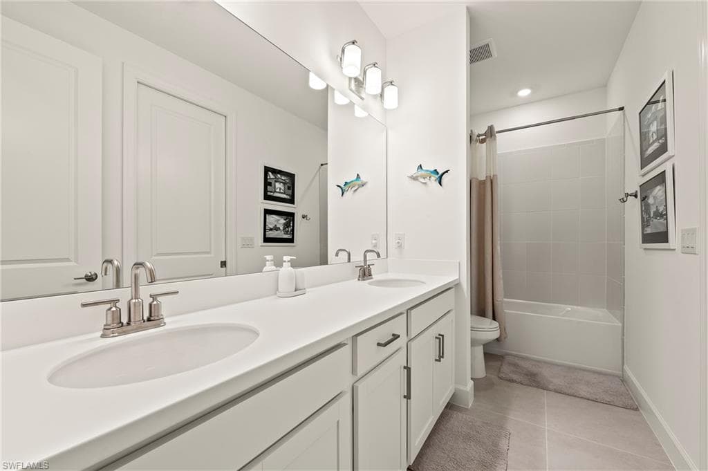 15549 Vittorio St, Naples, FL 34114-22