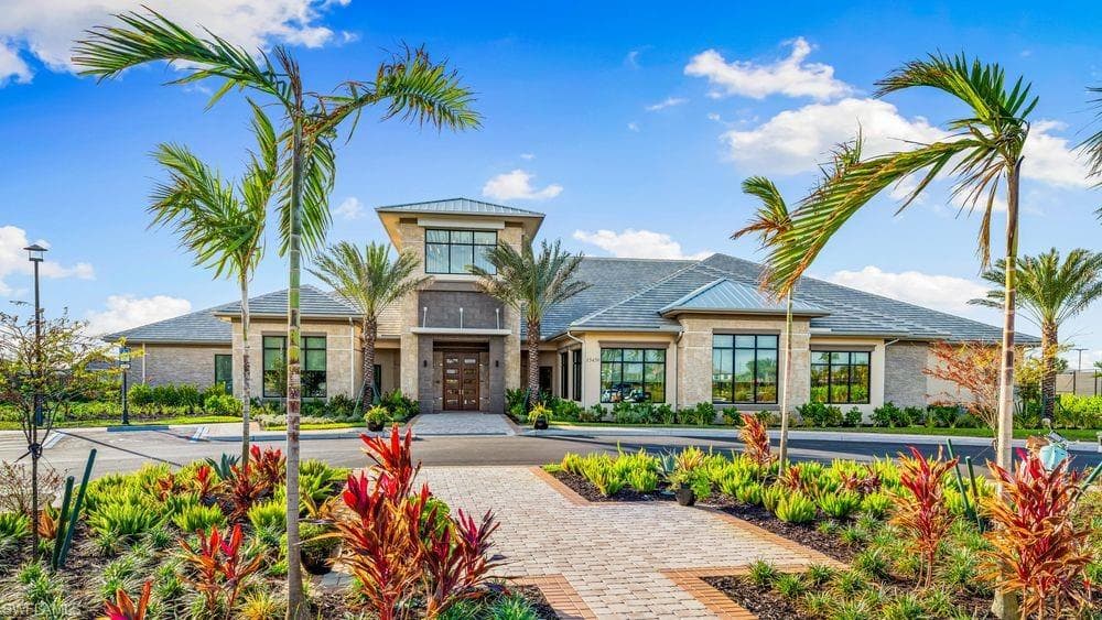 15549 Vittorio St, Naples, FL 34114-28