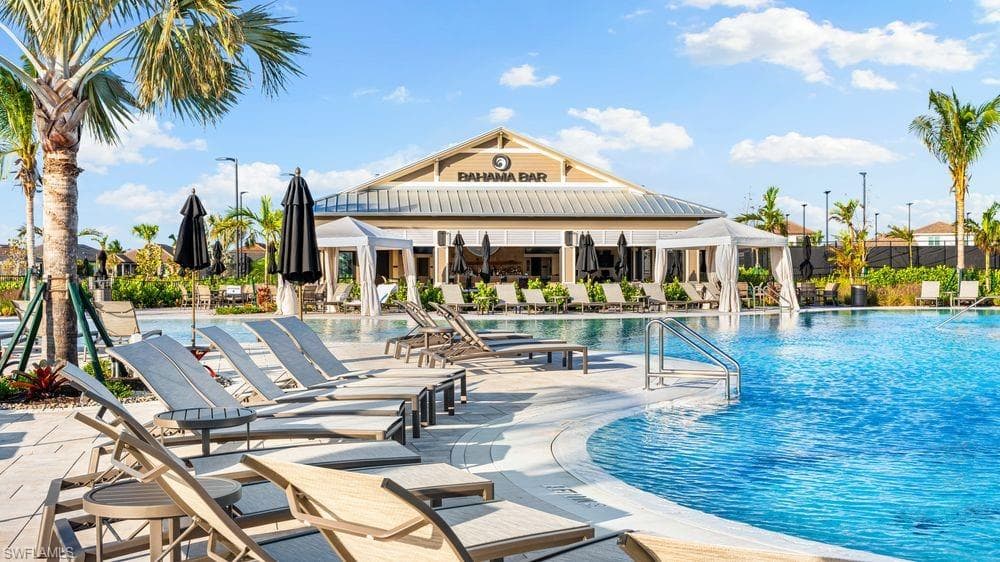 15549 Vittorio St, Naples, FL 34114-32
