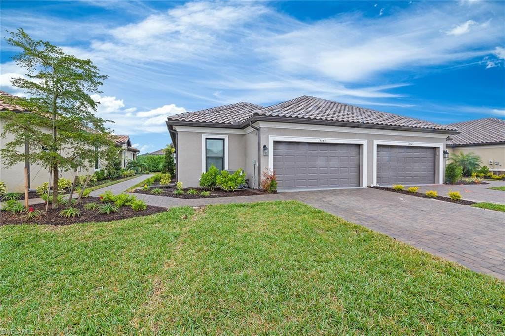 15549 Vittorio St, Naples, FL 34114-3