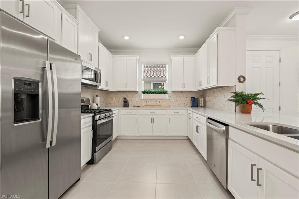 15549 Vittorio St, Naples, FL 34114-6