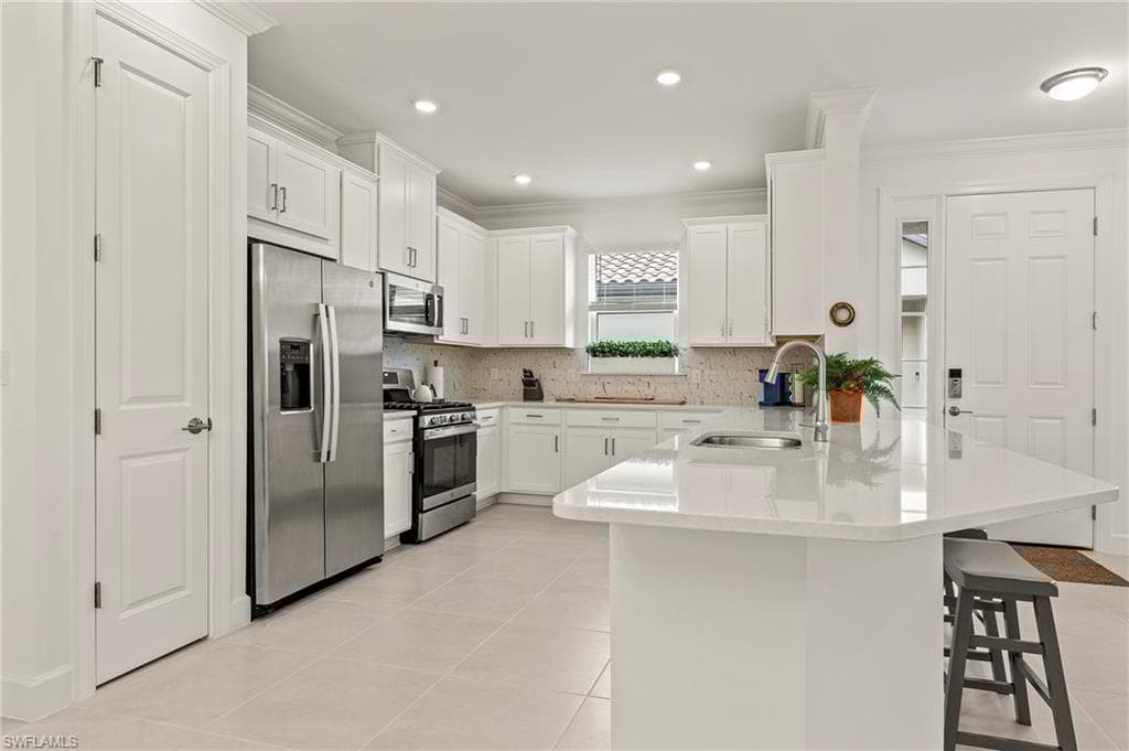 15549 Vittorio St, Naples, FL 34114-7