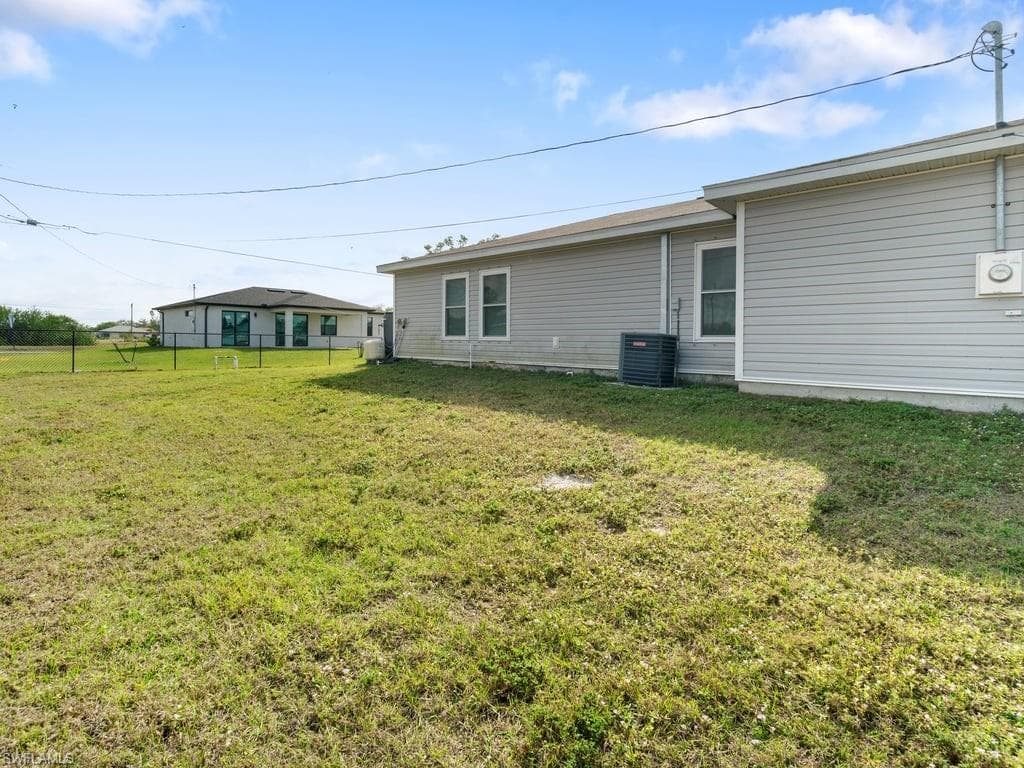 2201 7th Ave, Cape Coral, FL 33909-23