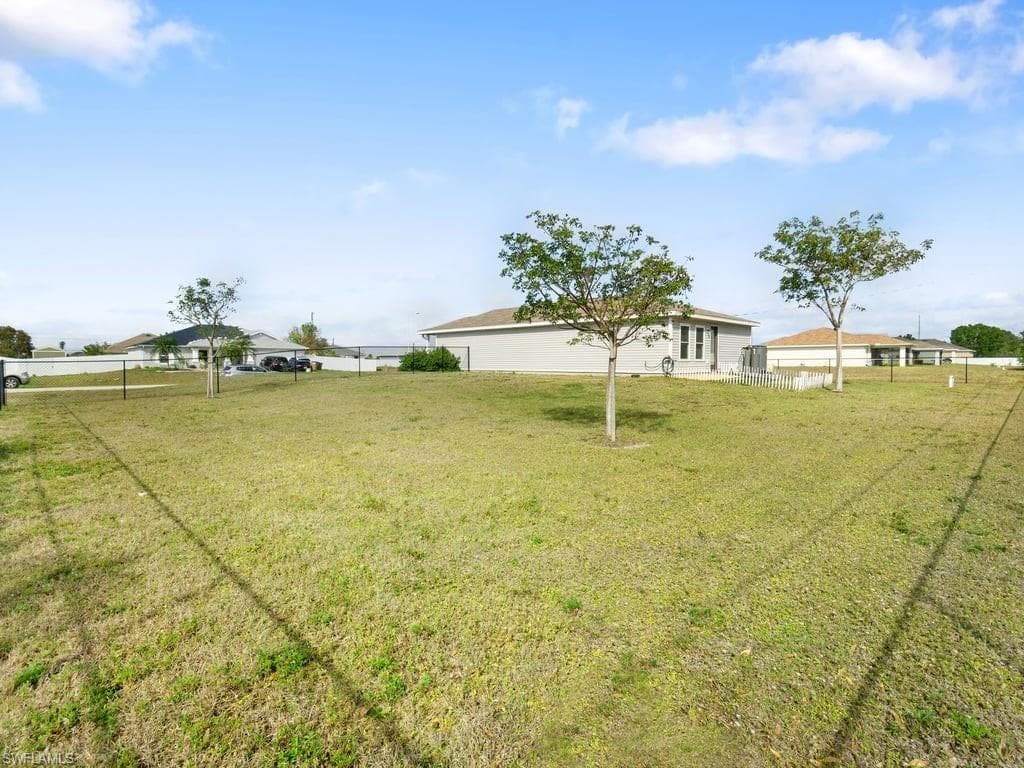 2201 7th Ave, Cape Coral, FL 33909-26