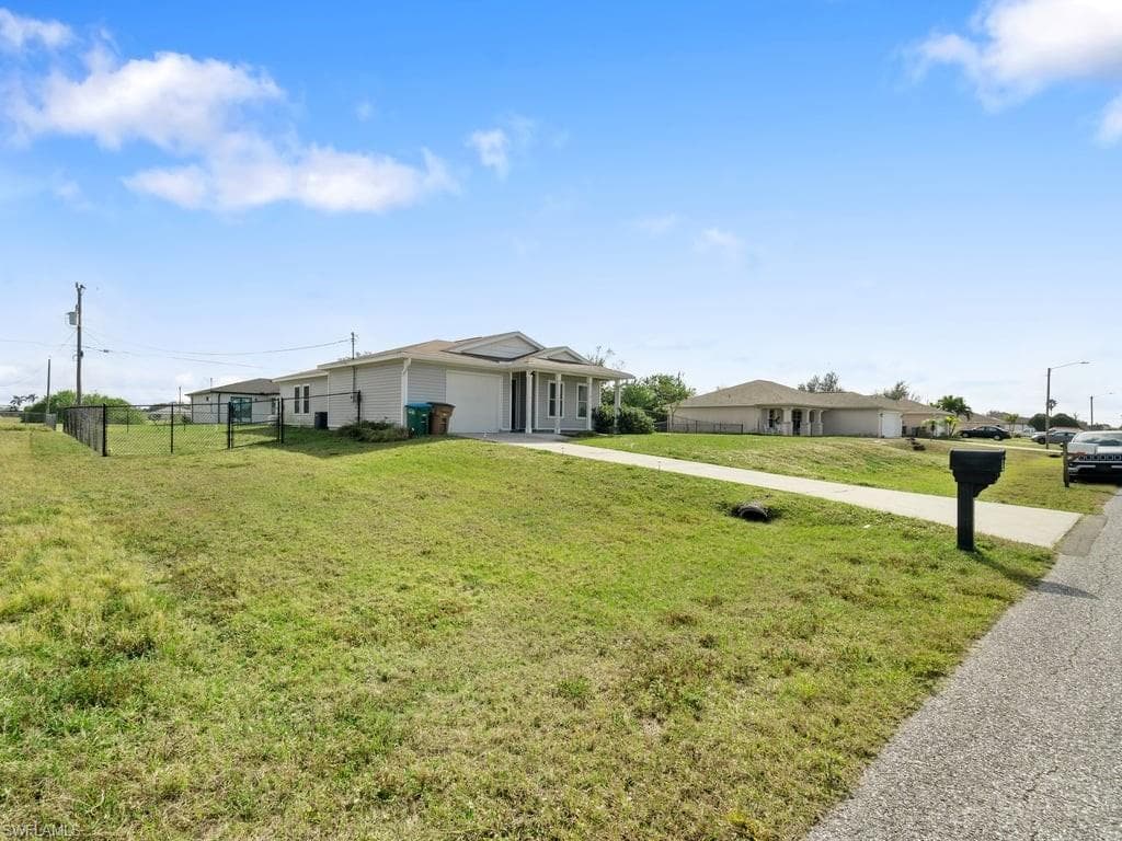 2201 7th Ave, Cape Coral, FL 33909-5
