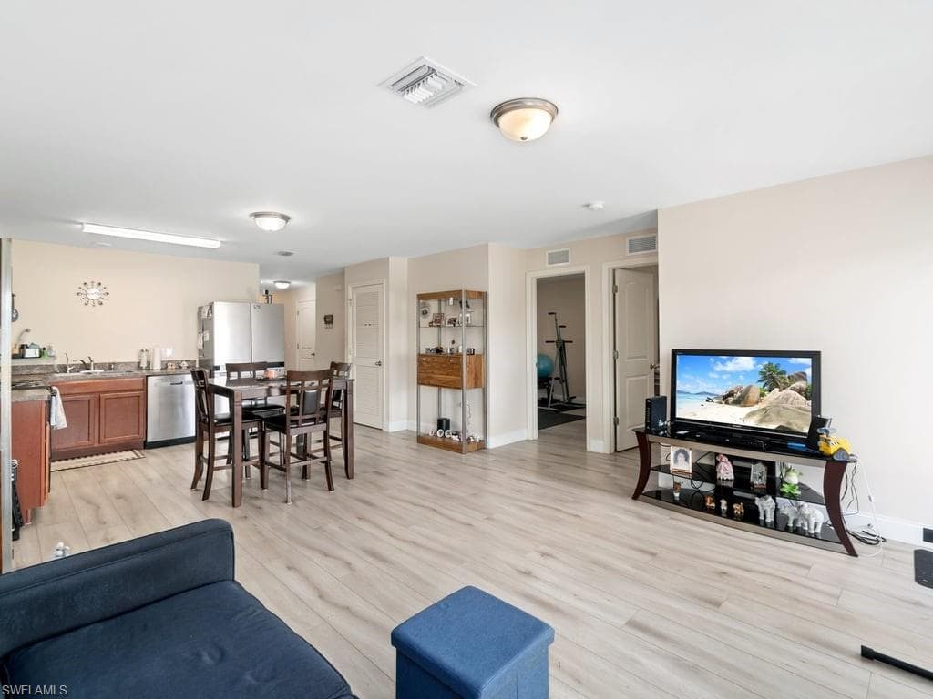 2201 7th Ave, Cape Coral, FL 33909-7