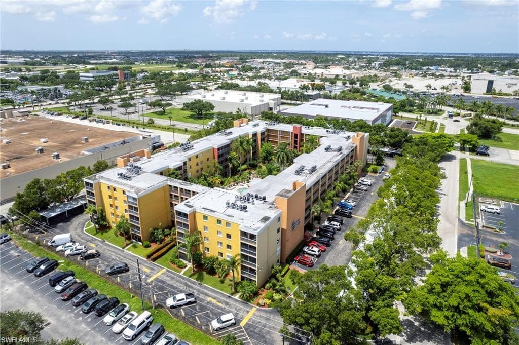 2366 Mall Dr 303, Fort Myers, FL 33901-1