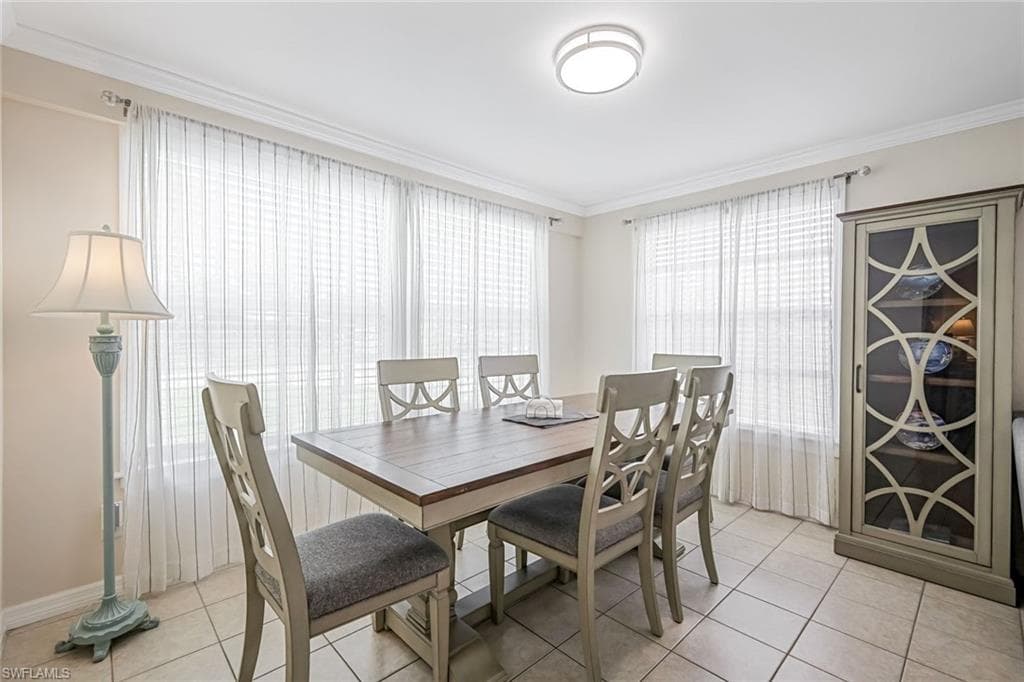 814 107th Ave N, Naples, FL 34108-10