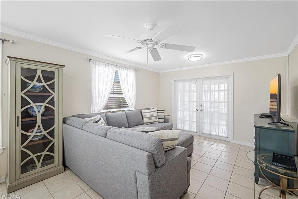 814 107th Ave N, Naples, FL 34108-13