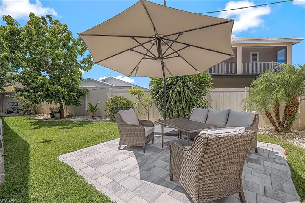 814 107th Ave N, Naples, FL 34108-21