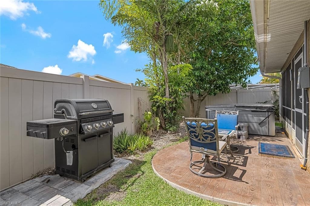 814 107th Ave N, Naples, FL 34108-23