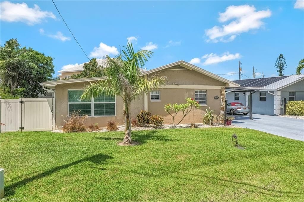 814 107th Ave N, Naples, FL 34108-2