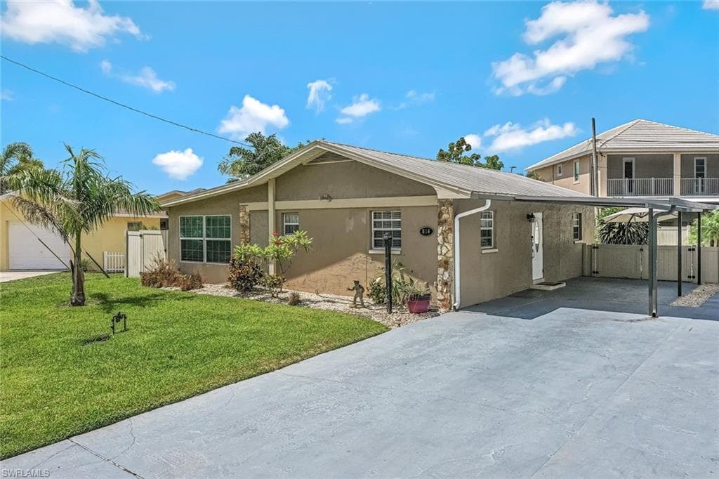 814 107th Ave N, Naples, FL 34108-3