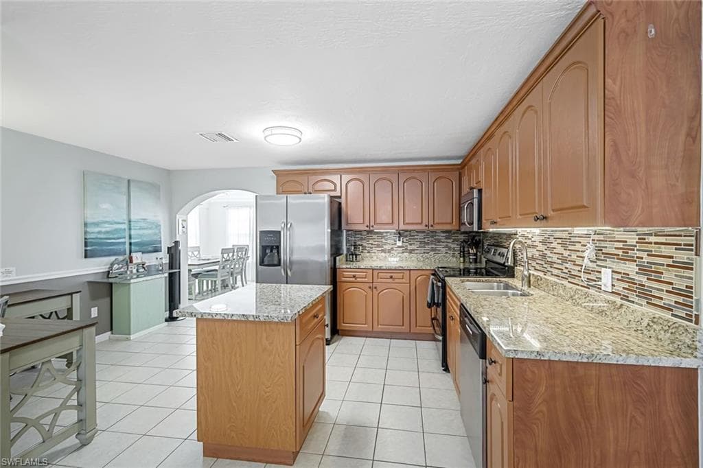 814 107th Ave N, Naples, FL 34108-6