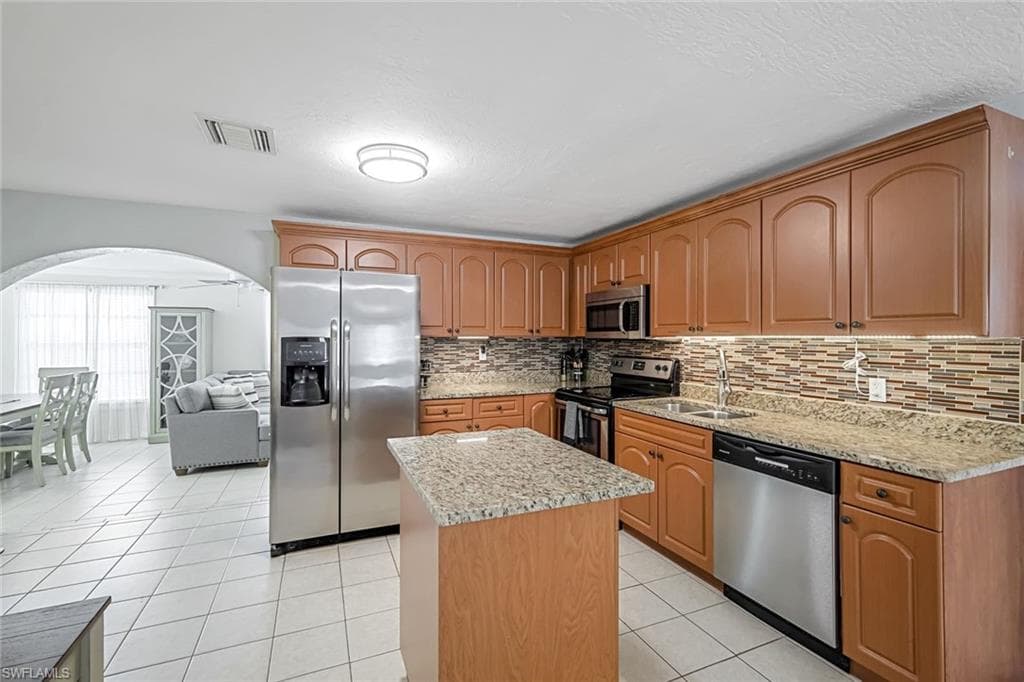 814 107th Ave N, Naples, FL 34108-7