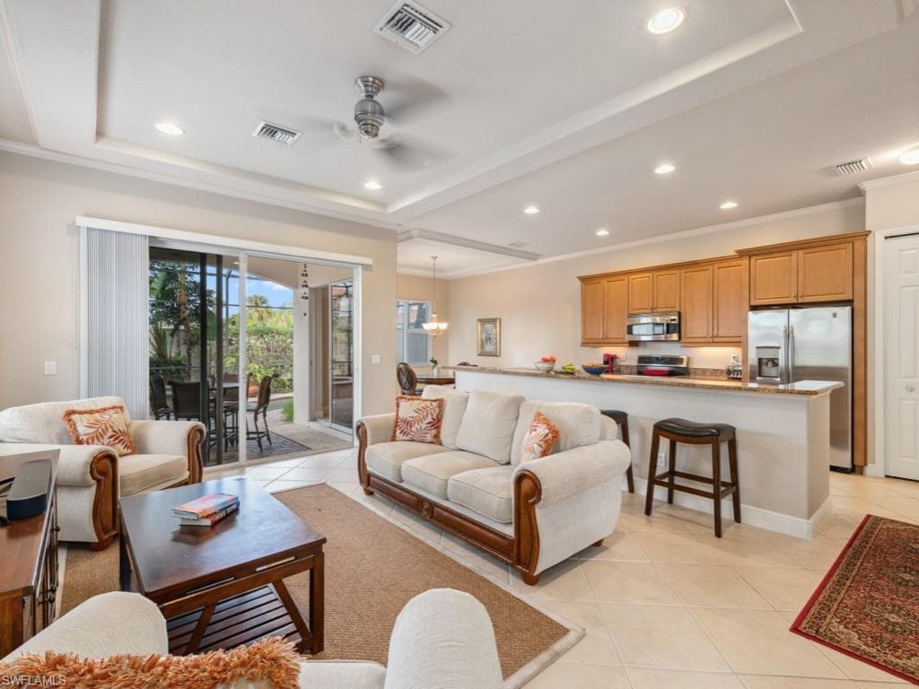 5705 Mango Cir, Naples, FL 34110-4