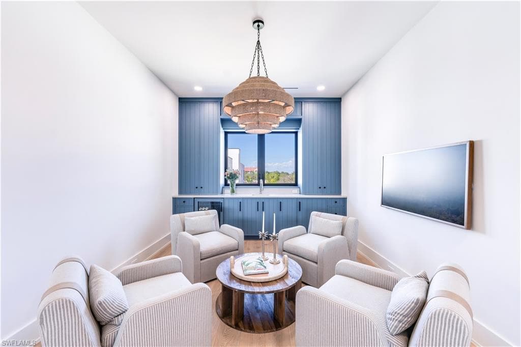 82 9th St S 303, Naples, FL 34102-9