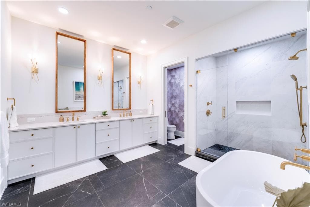 82 9th St S 303, Naples, FL 34102-14