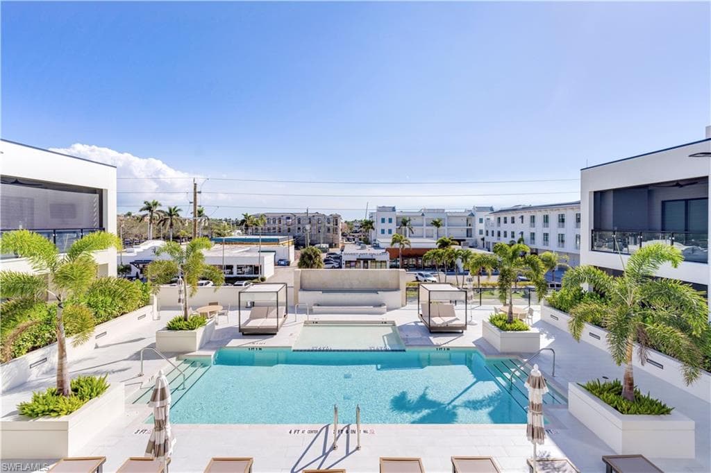 82 9th St S 303, Naples, FL 34102-22