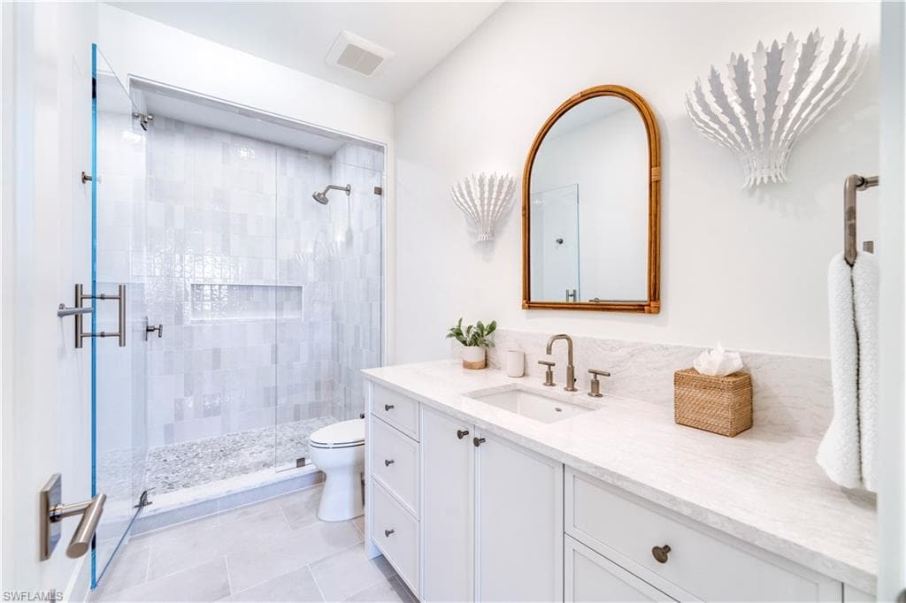 82 9th St S 303, Naples, FL 34102-25